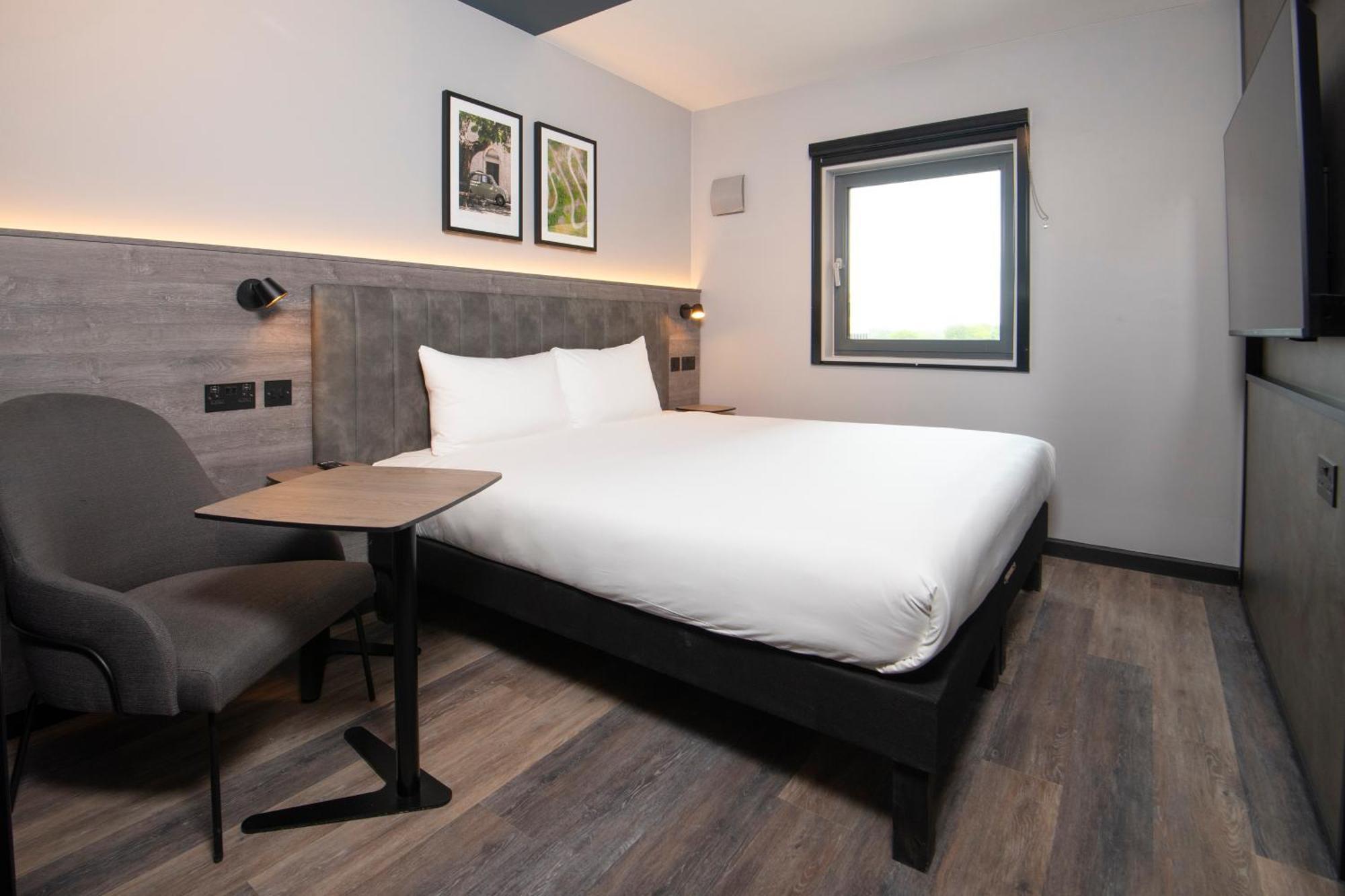 Ibis Styles London Gatwick Airport Hotel Crawley Kültér fotó