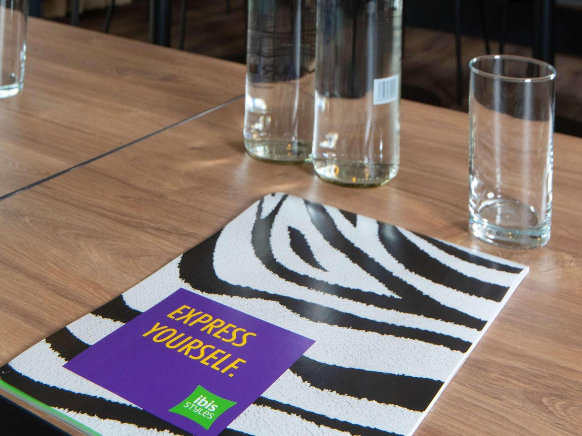 Ibis Styles London Gatwick Airport Hotel Crawley Kültér fotó