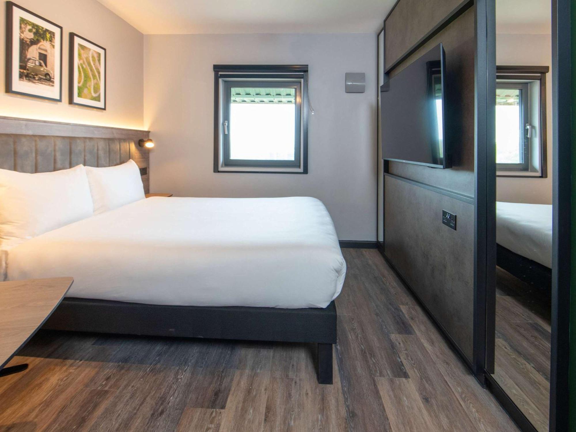 Ibis Styles London Gatwick Airport Hotel Crawley Kültér fotó