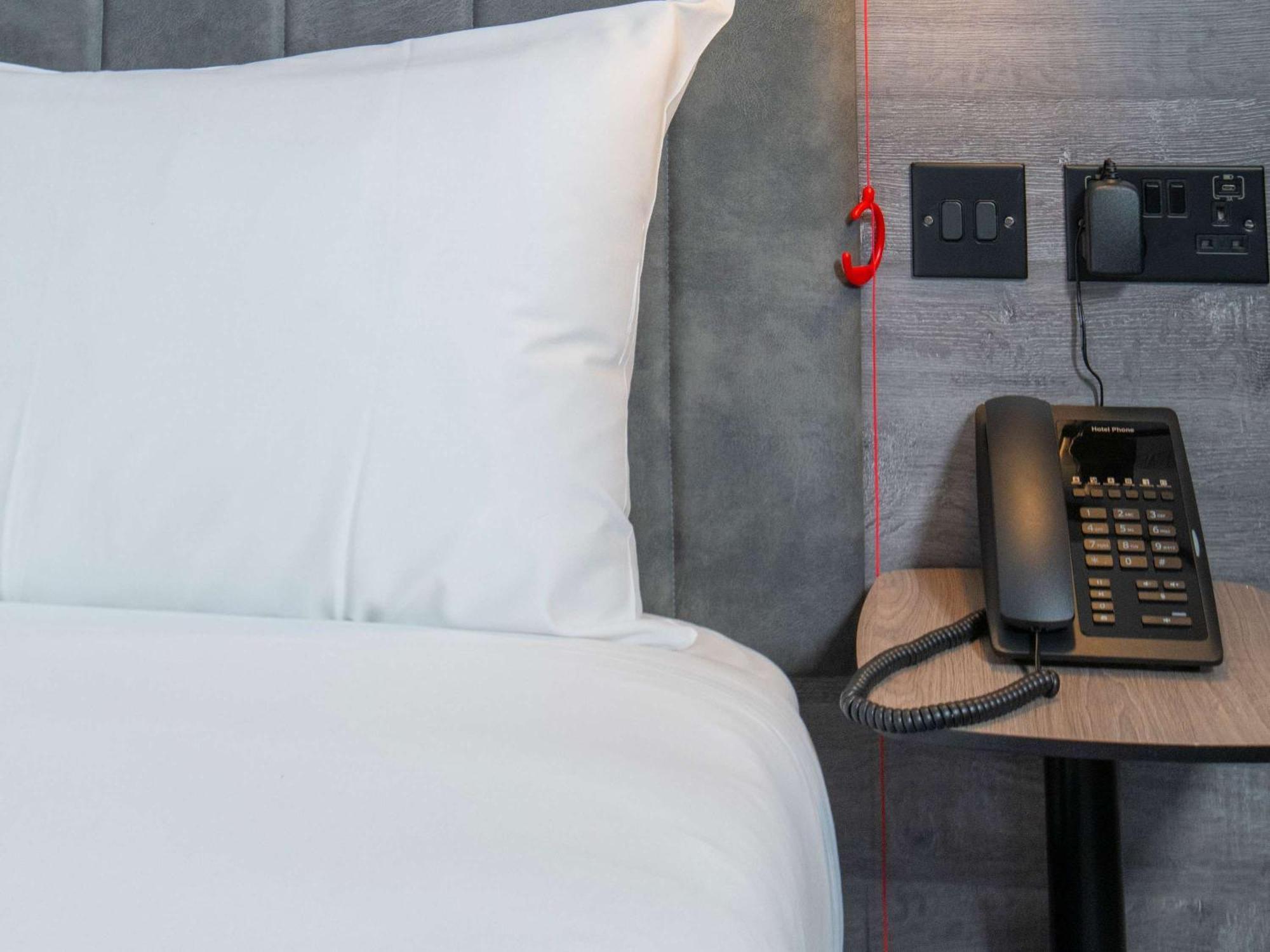 Ibis Styles London Gatwick Airport Hotel Crawley Kültér fotó