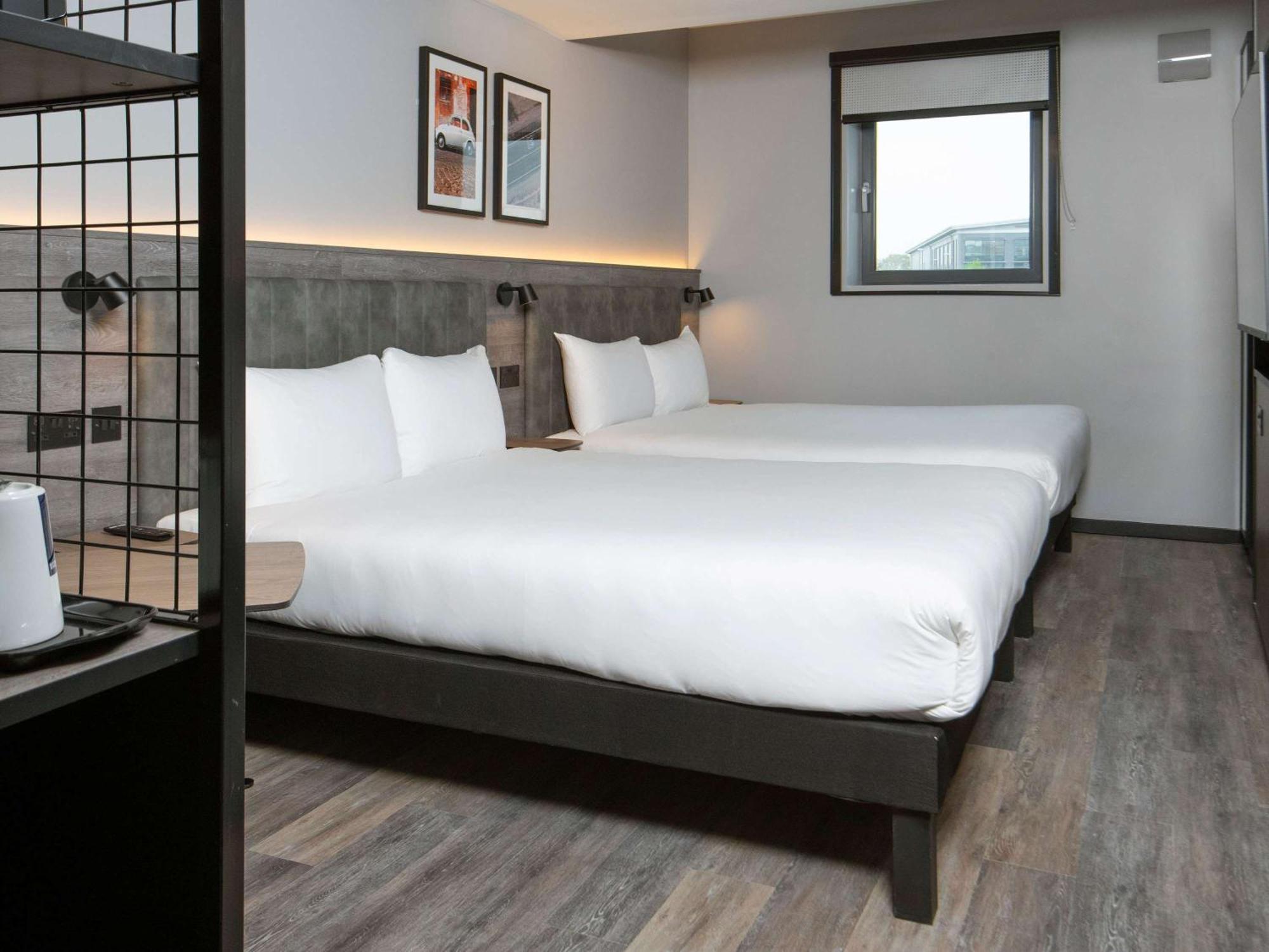 Ibis Styles London Gatwick Airport Hotel Crawley Kültér fotó