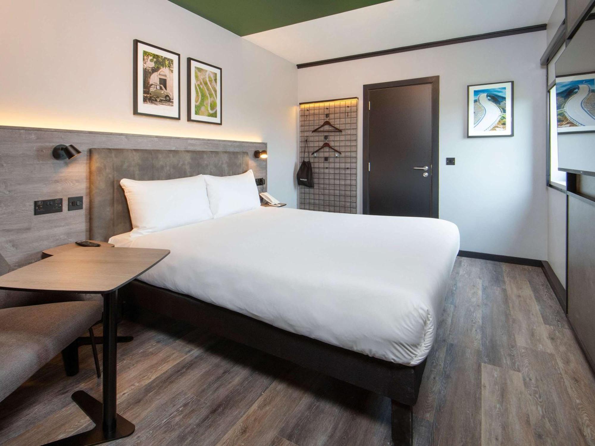 Ibis Styles London Gatwick Airport Hotel Crawley Kültér fotó