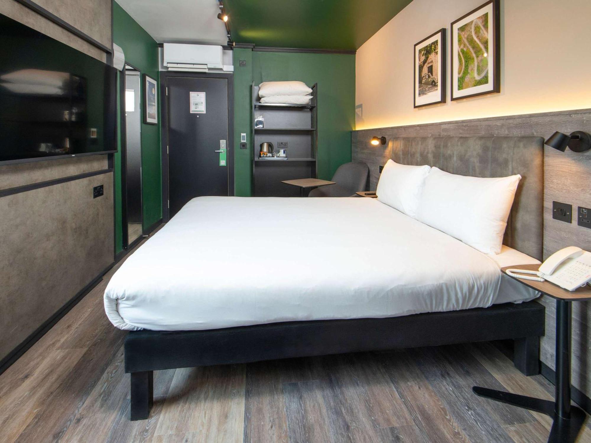 Ibis Styles London Gatwick Airport Hotel Crawley Kültér fotó
