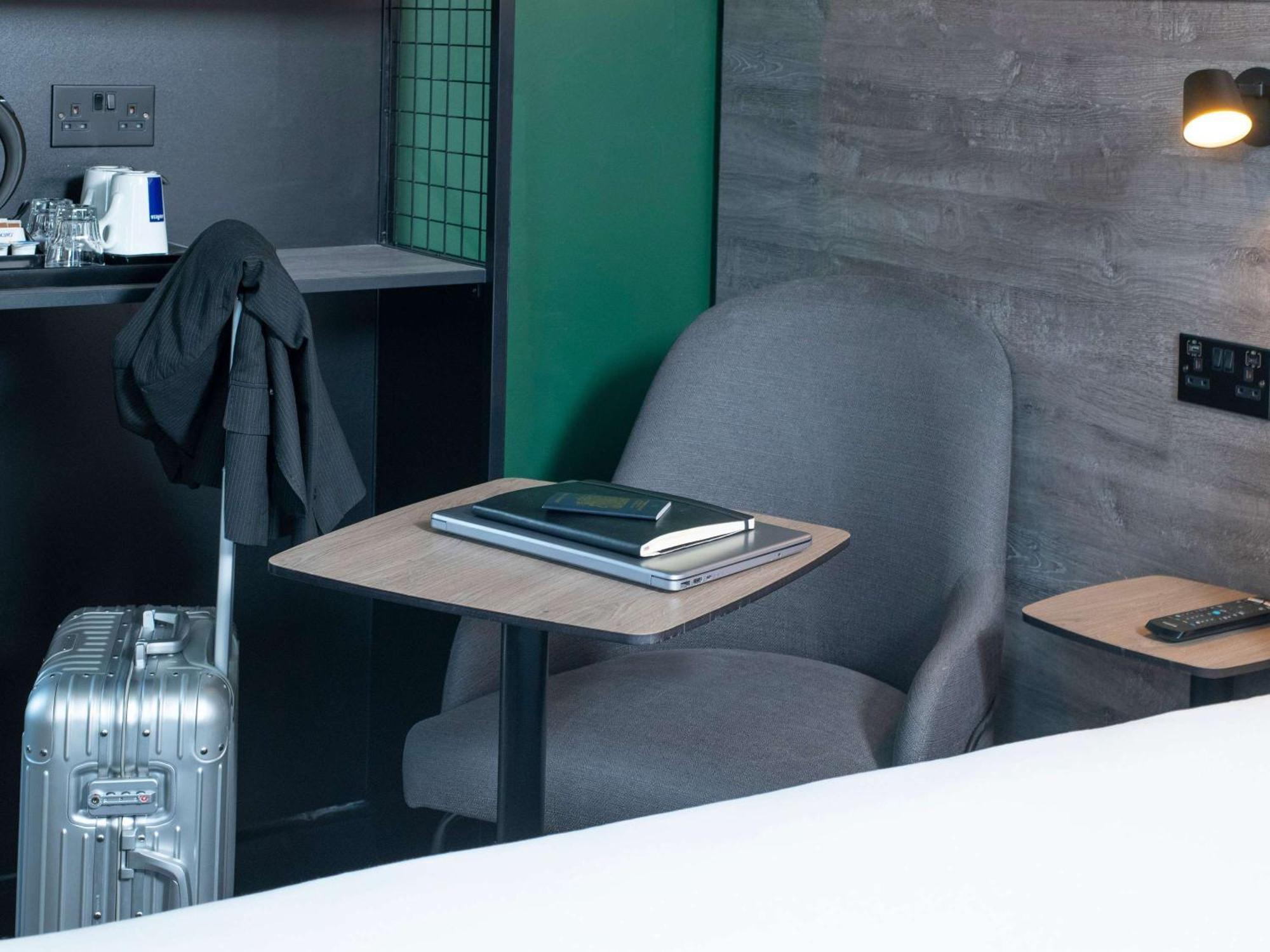 Ibis Styles London Gatwick Airport Hotel Crawley Kültér fotó