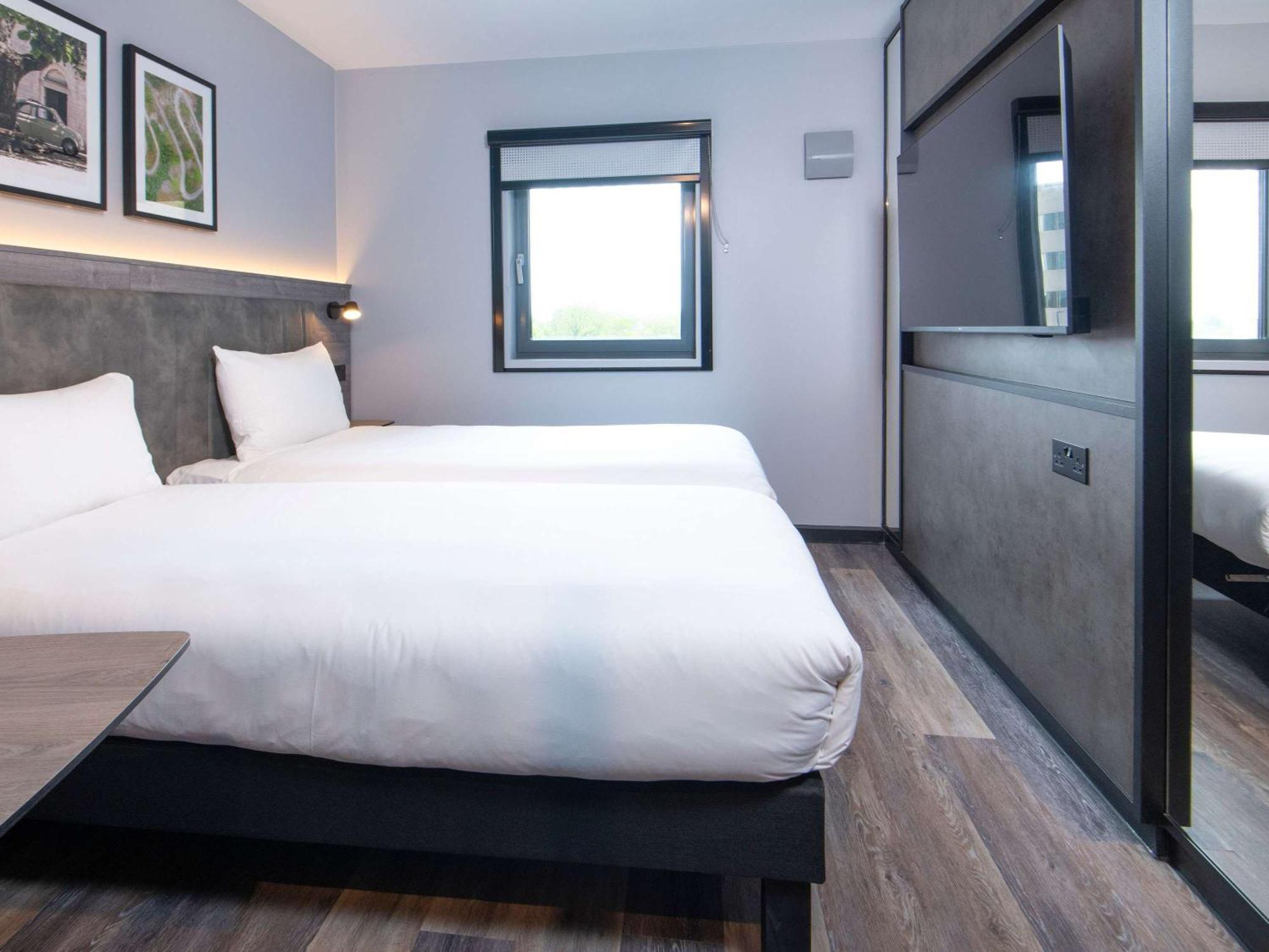 Ibis Styles London Gatwick Airport Hotel Crawley Kültér fotó