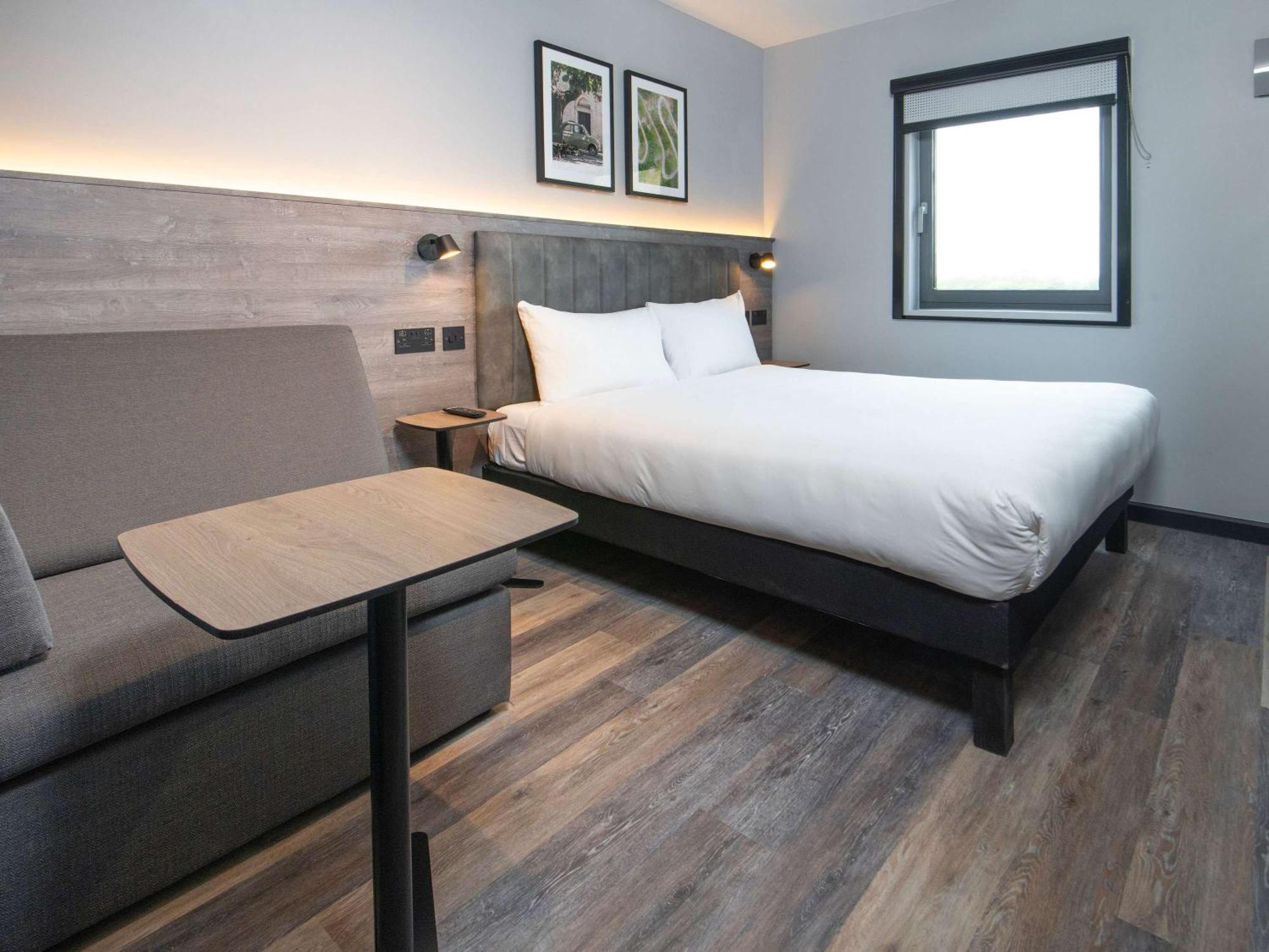 Ibis Styles London Gatwick Airport Hotel Crawley Kültér fotó