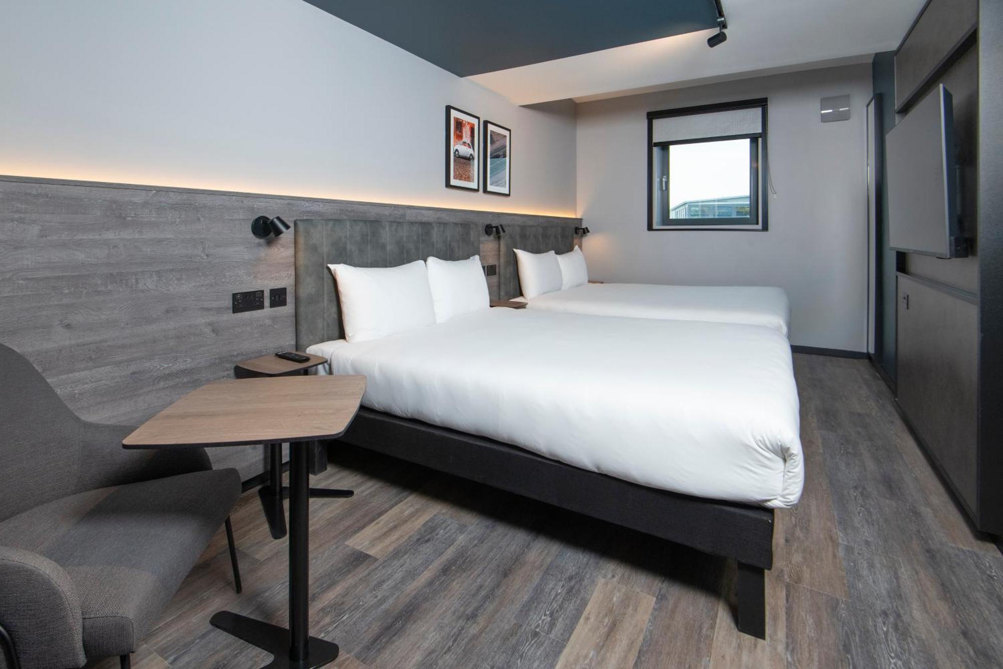 Ibis Styles London Gatwick Airport Hotel Crawley Kültér fotó