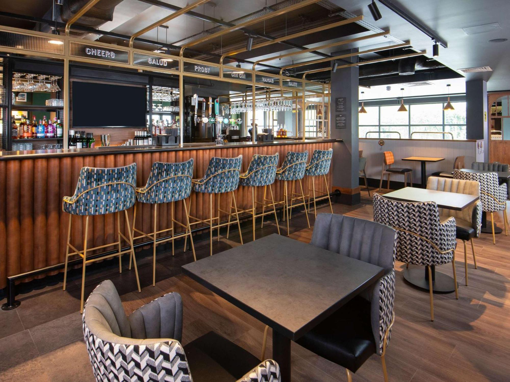 Ibis Styles London Gatwick Airport Hotel Crawley Kültér fotó
