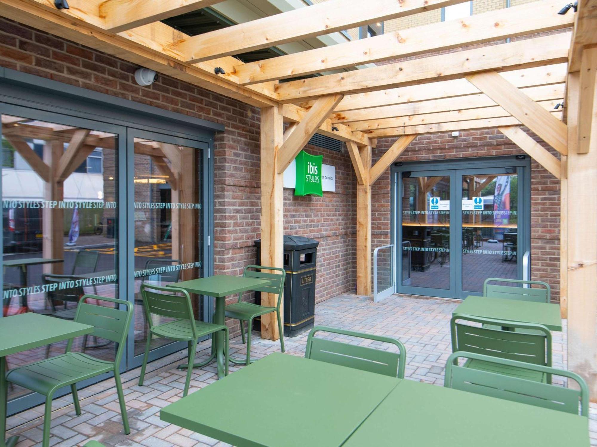 Ibis Styles London Gatwick Airport Hotel Crawley Kültér fotó