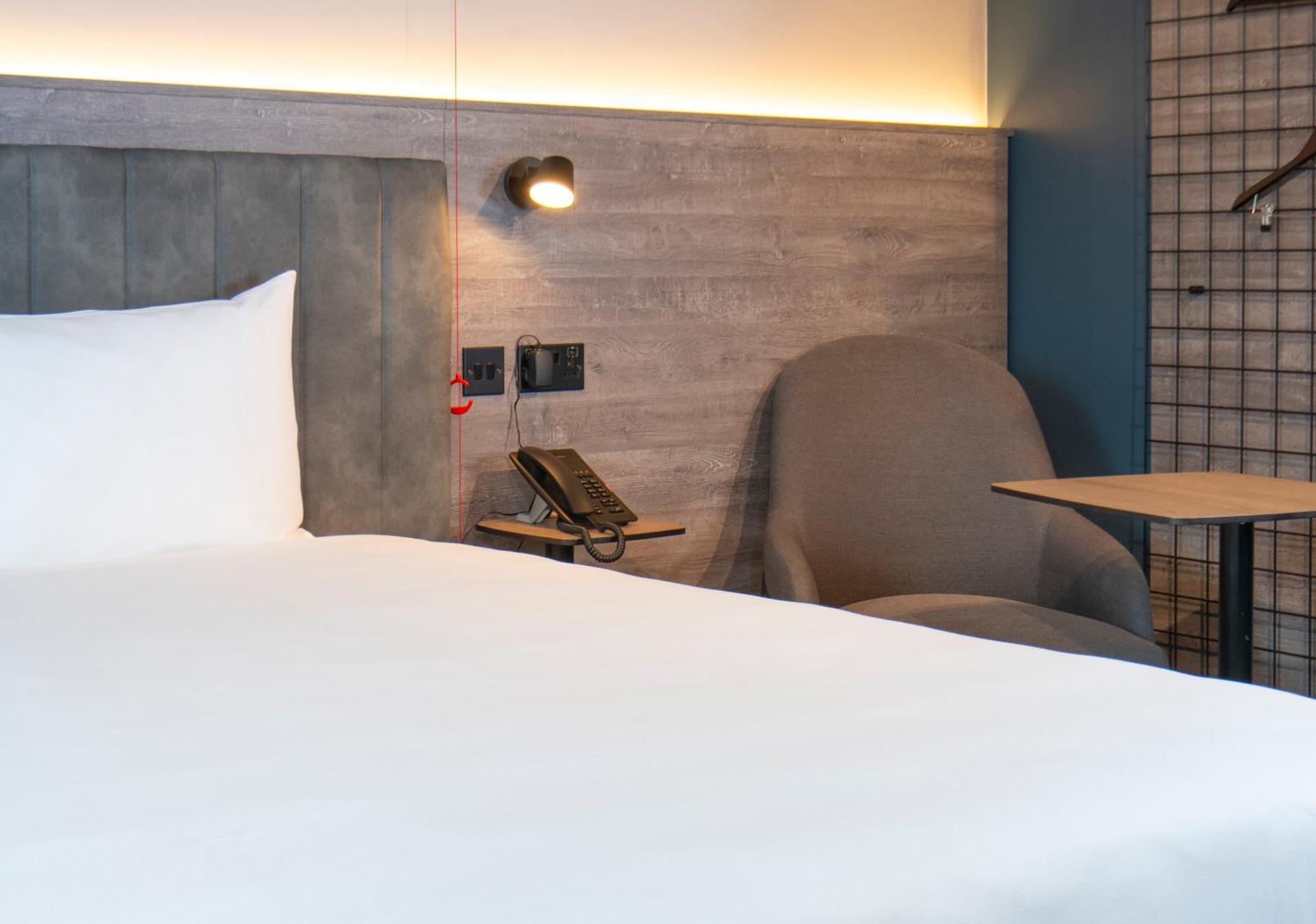 Ibis Styles London Gatwick Airport Hotel Crawley Kültér fotó