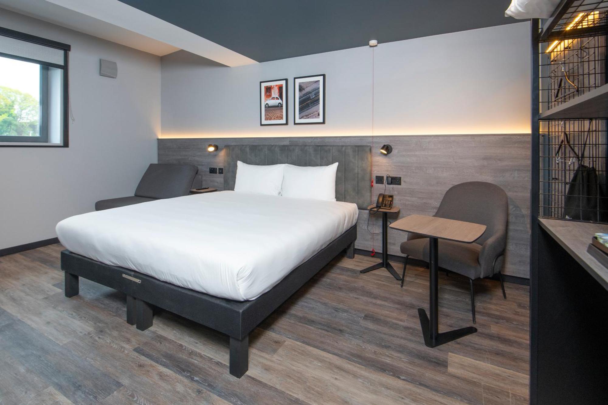 Ibis Styles London Gatwick Airport Hotel Crawley Kültér fotó